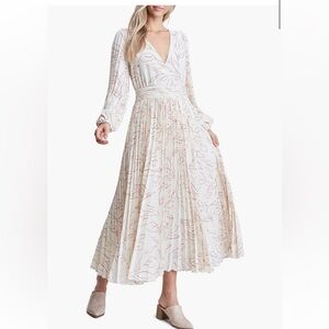 En saison floral long sleeve pleated midi dress